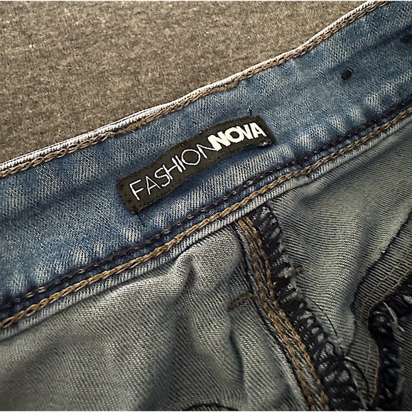 Light wash fashion nova skinny jeans - Picture 3 of 7